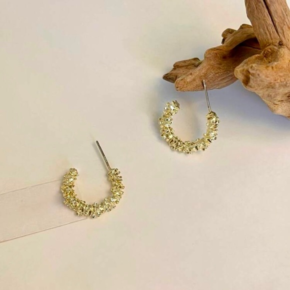 DAZY Textured Metal Cuff Hoop Earrings - Picture 7 of 9